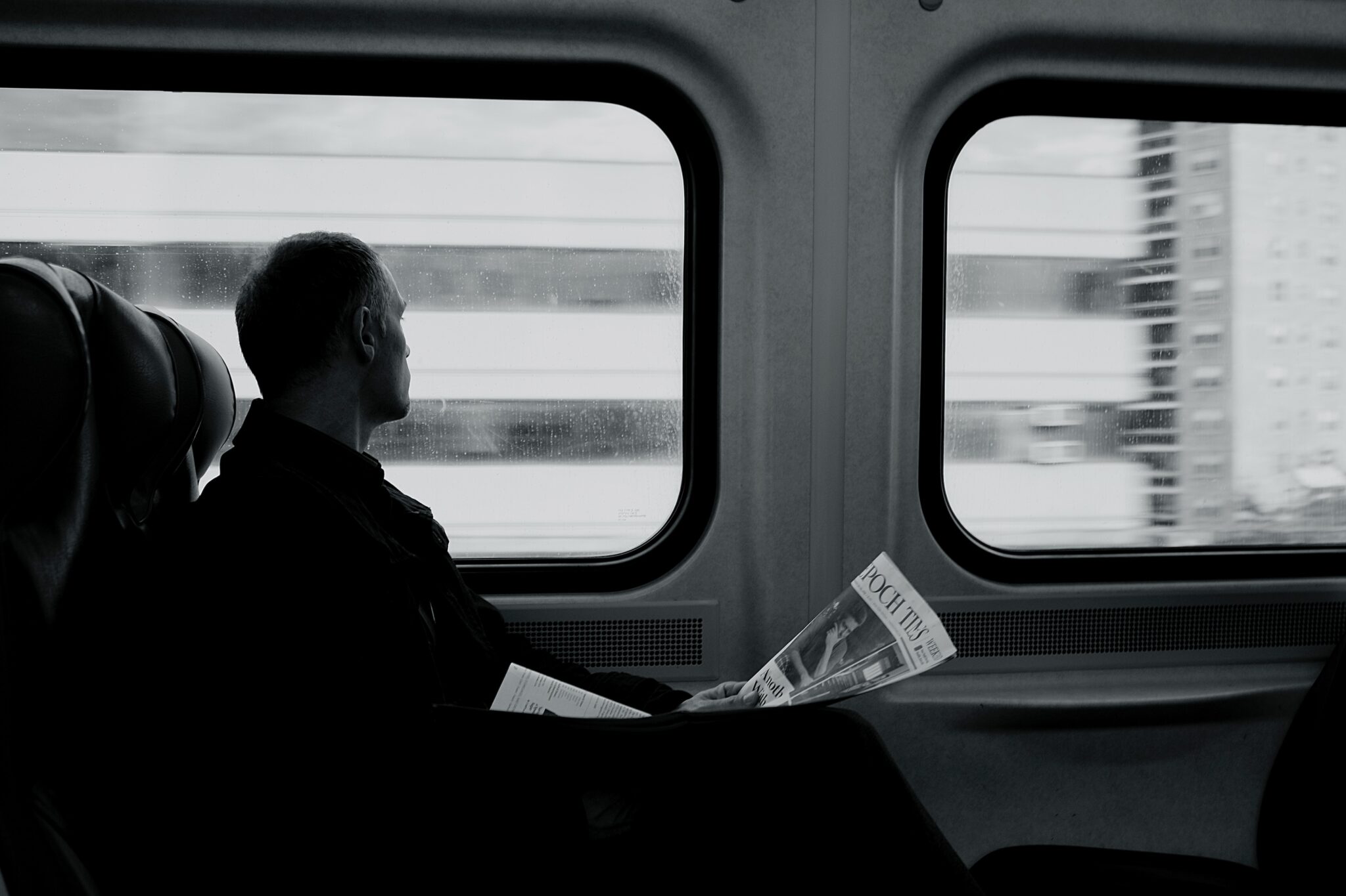 Een storend luid gesprek op de trein